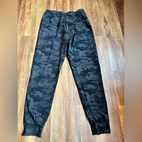 CRZ YOGA Black Camo Women's Joggers size M (8/10) - Picture 6 of 7